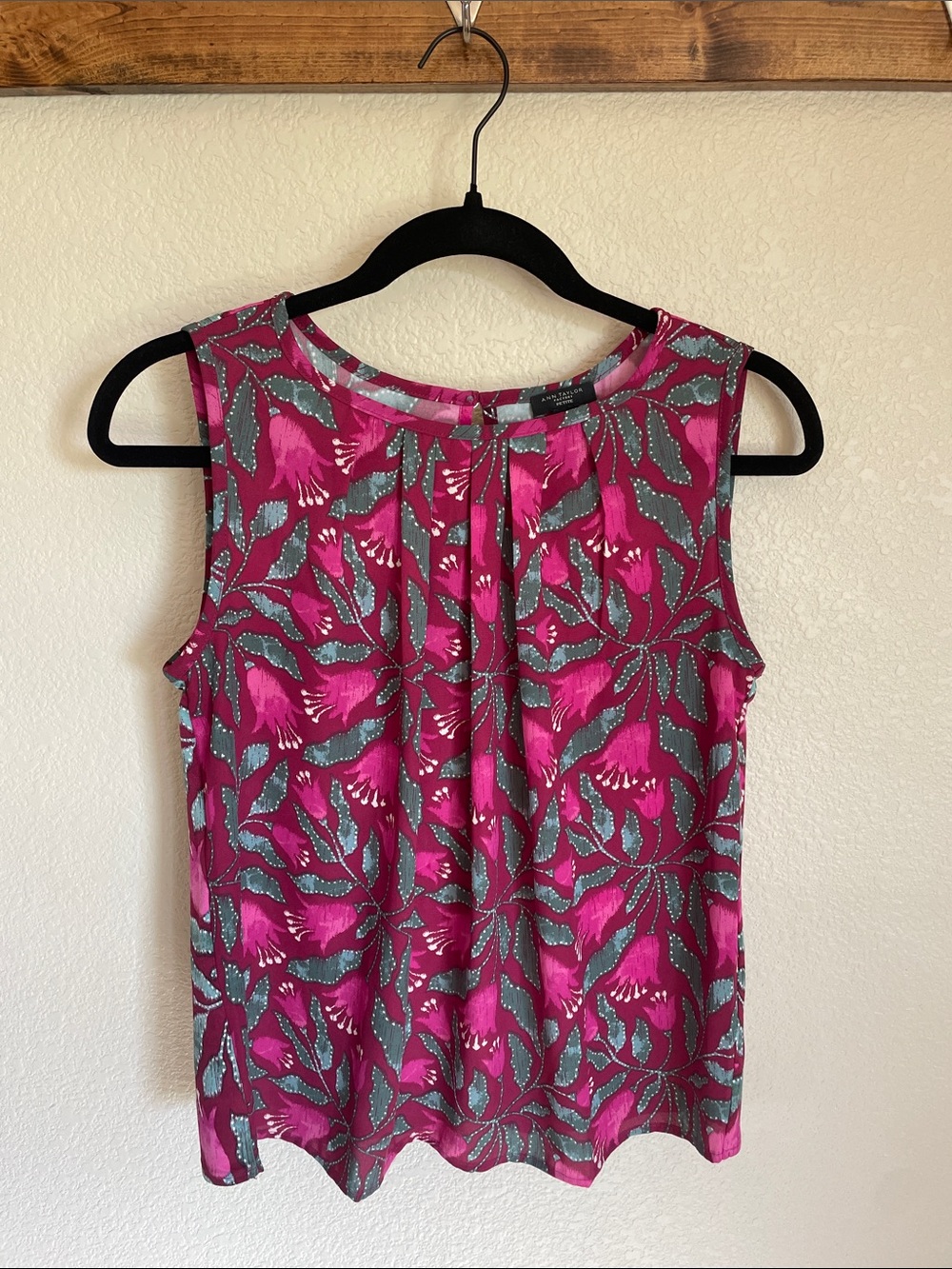 Ann Taylor Factory Fuchsia Floral Sleeveless Pleated Front Top SP Workwear Boho